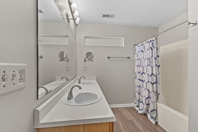 Building Photo - 778 Kingston Cir