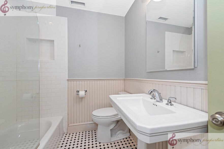 Building Photo - 162 Fuller St