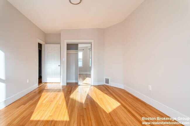 Building Photo - 33 Edison Green