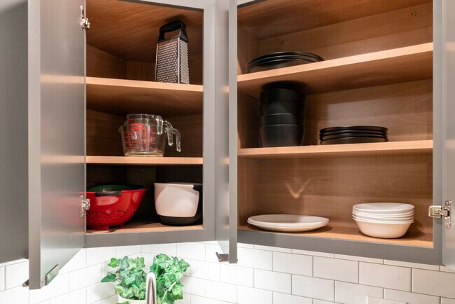 Building Photo - 221 Vine St