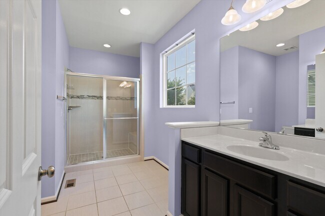 Building Photo - 10242 Spring Iris Dr
