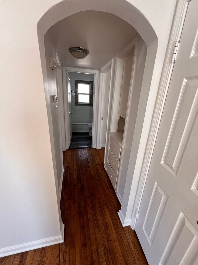 Building Photo - Fully Remodeled 3-Bedroom Home in Dearborn Heights — Great Location, Ready for You