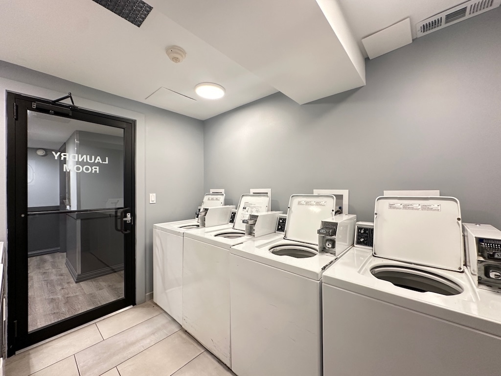 Building Photo - 507 W Barry Ave