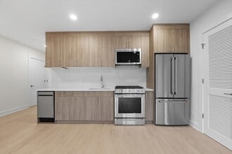 Building Photo - 303 Madison St