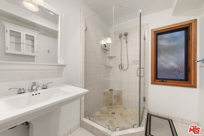 Building Photo - 7917 Westlawn Ave