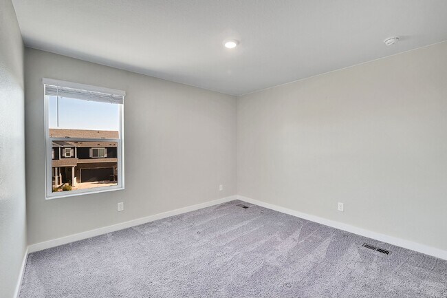 Building Photo - $3,340.95 - 5 Bed, 3 Bath Home in Thornton with Cozy Fireplace and Fenced-in Yard