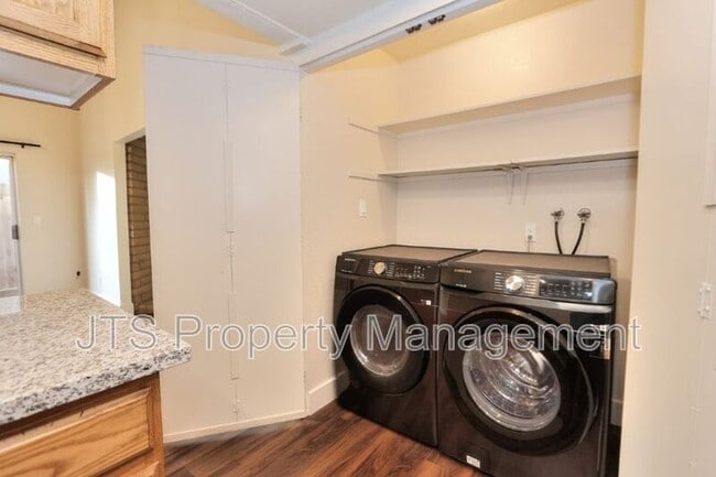 Building Photo - 8128 Sunrise E Way