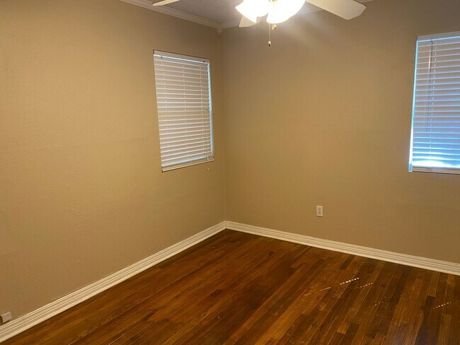 Building Photo - Pre-Leasing 3 bed 2 bath Move In Ready! Close to Texas Tech!!