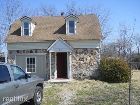 Building Photo - 3 br, 1 bath House - 514 S Dysart Ave