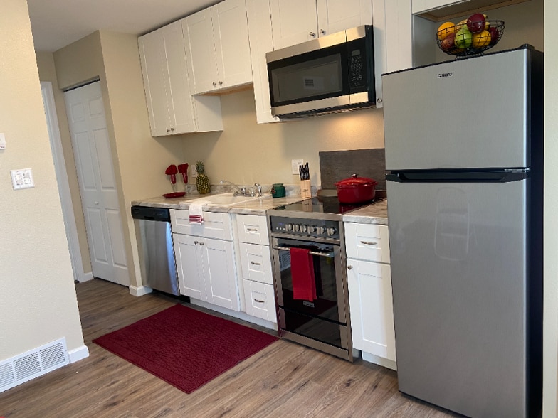 Building Photo - 810 Yucca Dr