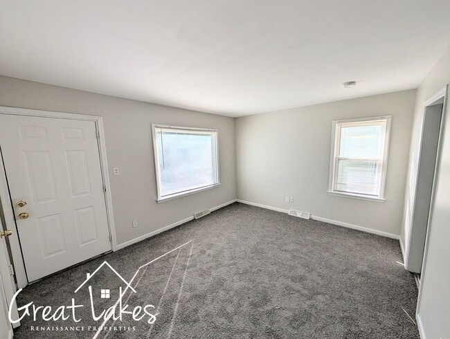 Building Photo - Cozy 2 Bedroom 1 Bathroom now available fo...