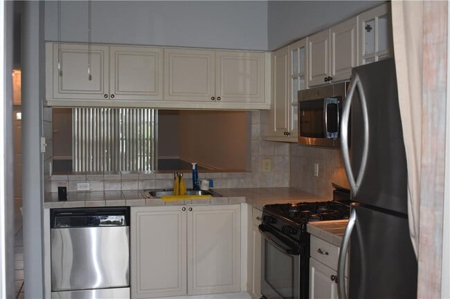 Building Photo - 7890 Dixie Beach Cir