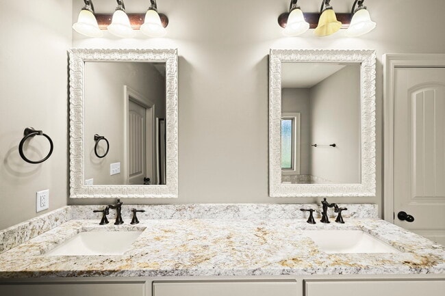 Building Photo - 16923 Bradford Ave