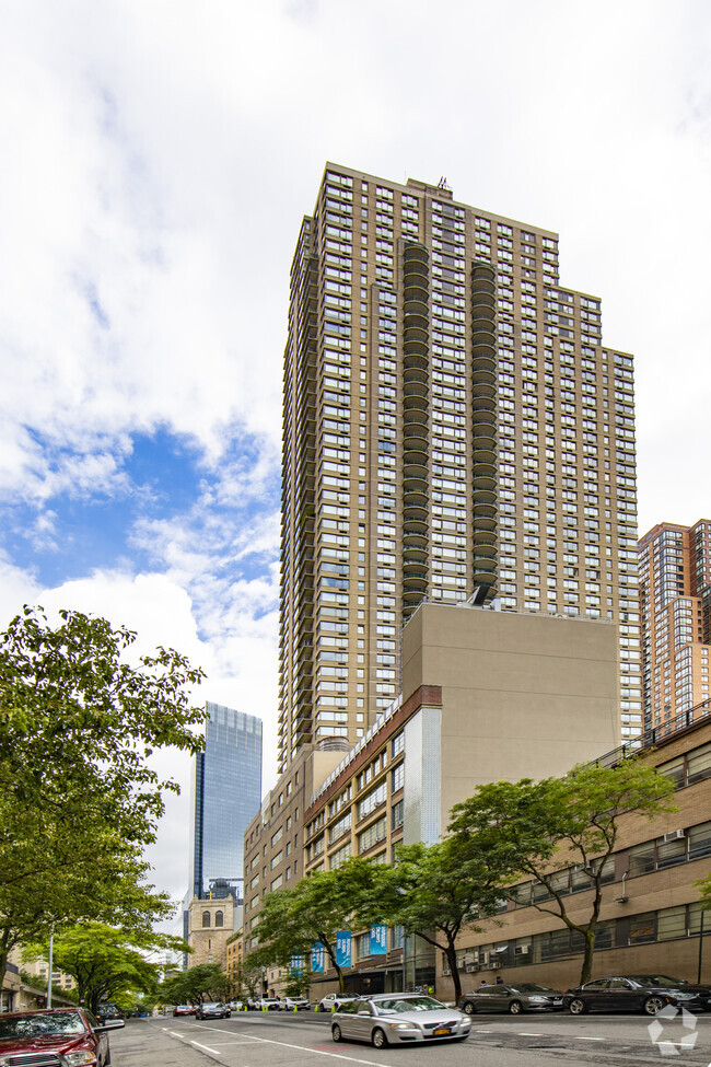 124 W 60th St New York, NY 10023-7451 - South Park Tower