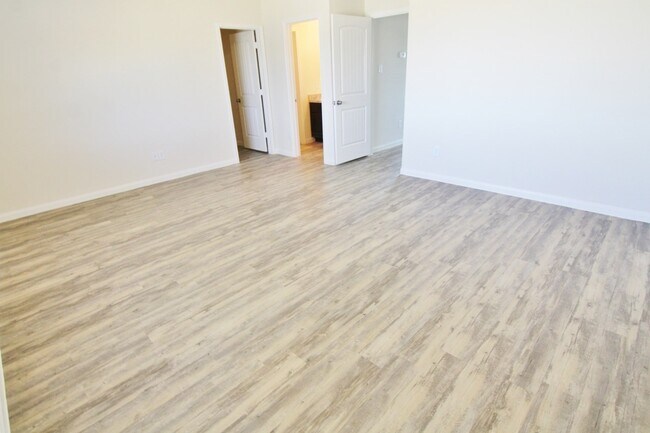 Building Photo - 6267 Brenwood Cir