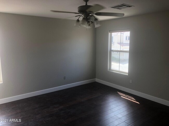 Building Photo - 320 W Mountain Sage Dr