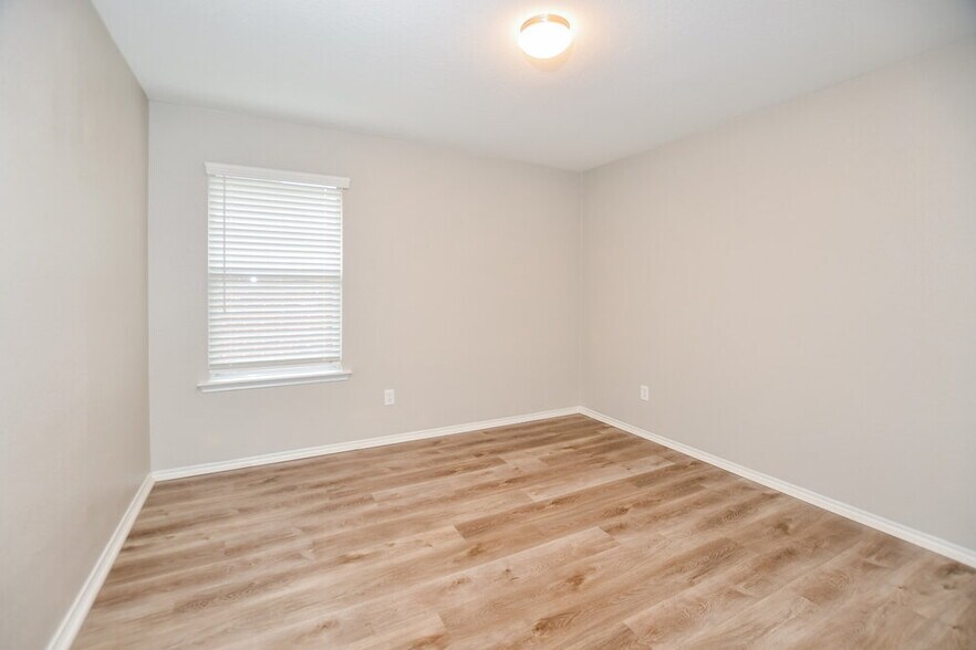 Building Photo - 709 Silverleaf Ct