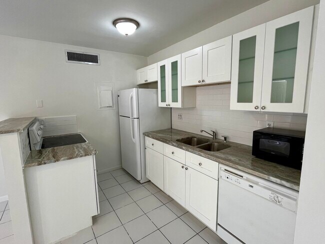 Building Photo - 631 Executive Center Dr
