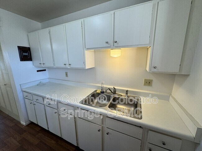 Building Photo - 1105 Cree Dr