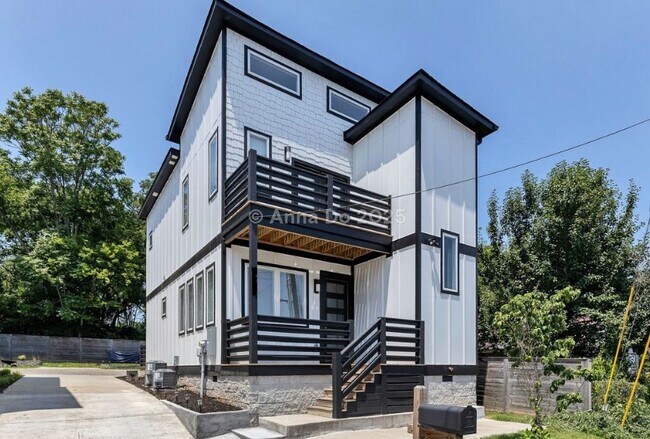 Building Photo - 809 21st Ave N