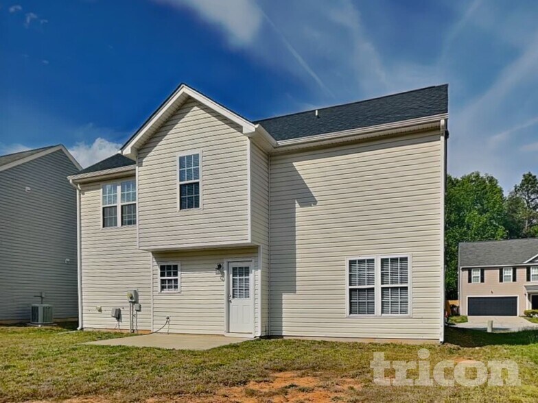 Building Photo - 2004 Blue Rock Ct