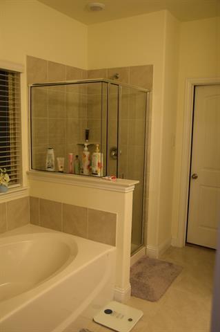 Building Photo - 414 Parkford Dr