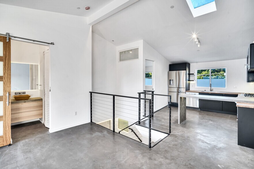 Building Photo - 1447 11th St