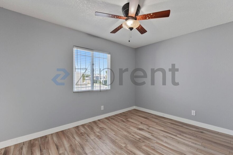 Building Photo - Unit