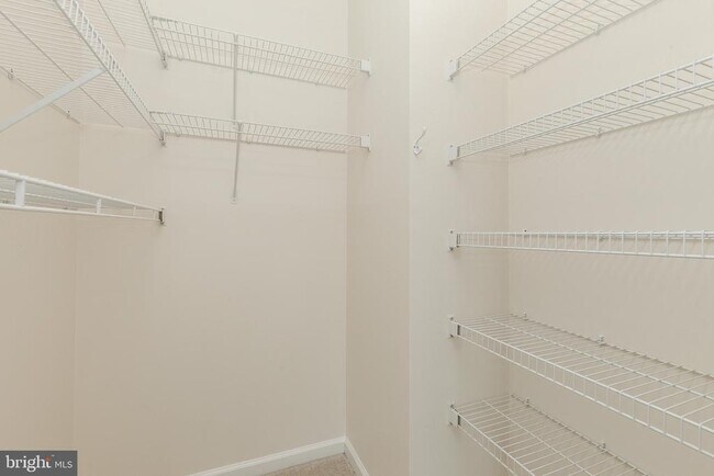 Building Photo - 2204 Westcourt Ln