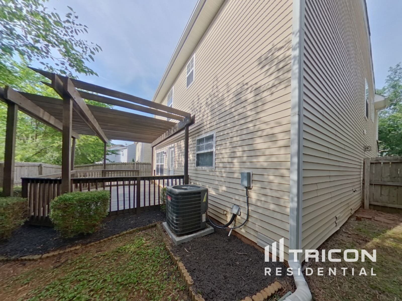 Building Photo - 807 Sinclair Dr