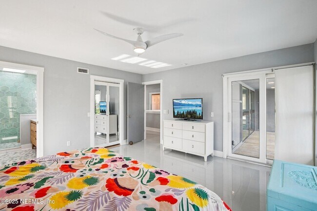 Building Photo - 248 11th St