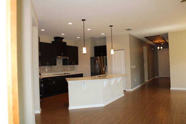 Building Photo - "Stunning 3 Bed/2 Bath Home with Lake View...