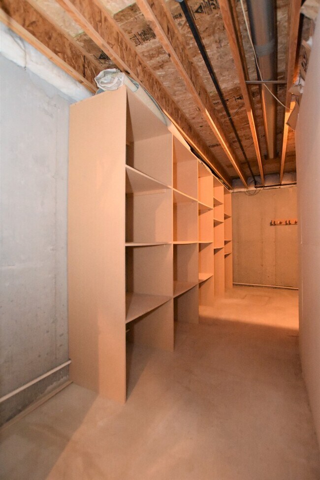 Building Photo - 2851 Des Moines Dr