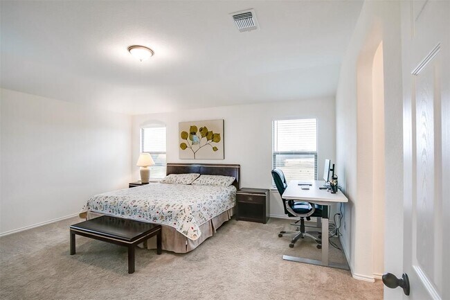 Building Photo - 1924 Stringer Pass