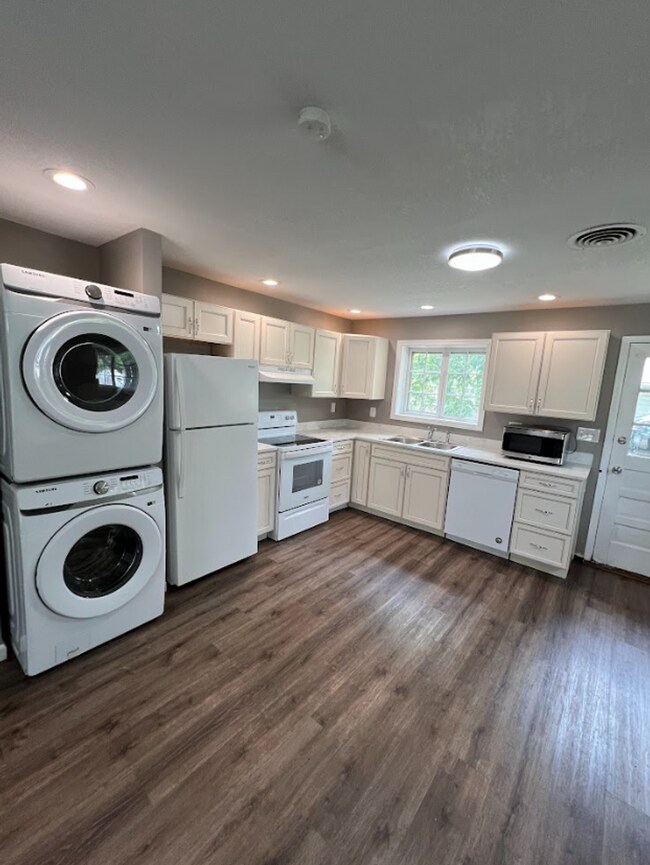 Building Photo - Schedule a Showing Today!!!