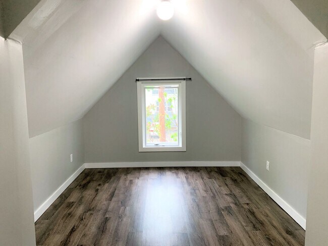 Building Photo - 624/626 Oak Street