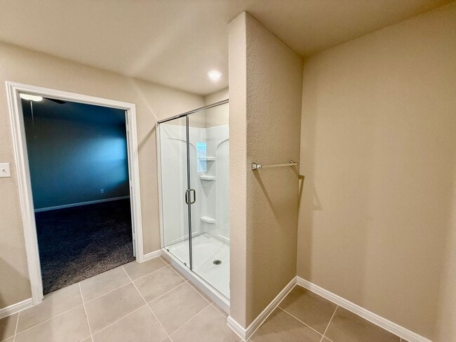 Building Photo - Modern Comfort and Stylish Living