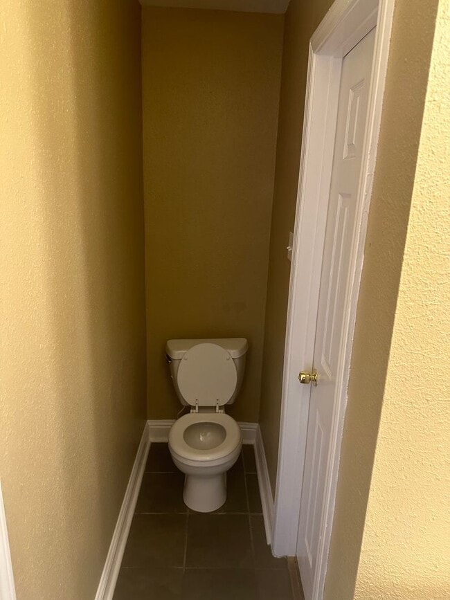 Building Photo - 3 Bedroom 2.5 Bath Townhouse