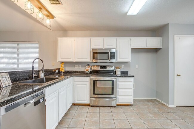 Building Photo - Great Rental in Marine Creek Heights- 3 Bed, 2 Bath- Eagle Mountain Saginaw ISD- 76135