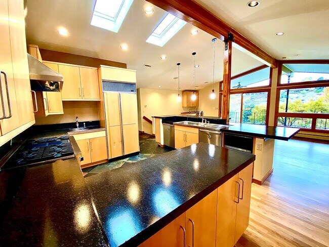 Building Photo - Stunning, 4 Bedroom, 3500 Square Foot, Highland's Home in Boise's North End