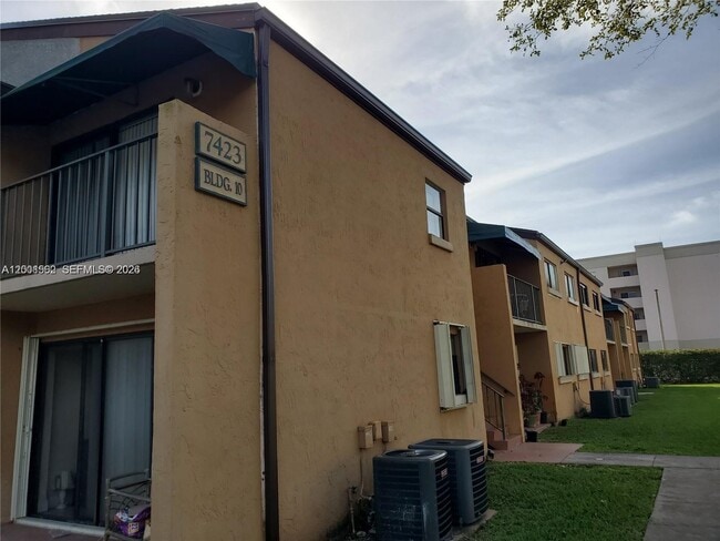 Building Photo - 7423 SW 152nd Ave