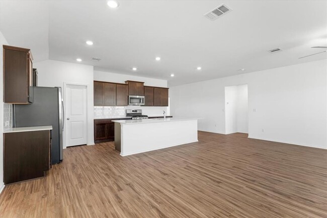 Building Photo - 425 Escondido Cir