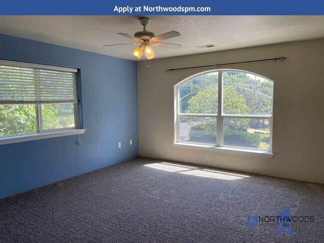 Building Photo - Beautiful 2 Story Home 3 Bdm/2.5 Bath in Q...