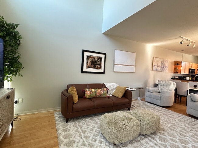 Building Photo - 4577 Madison Ave