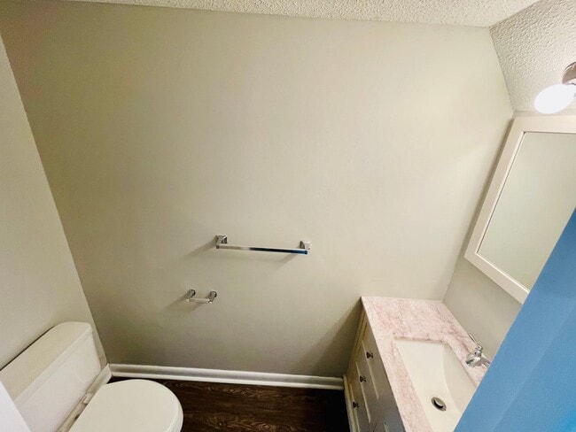 Building Photo - 2bd/1.5ba townhome super close to CCU/CMC/...