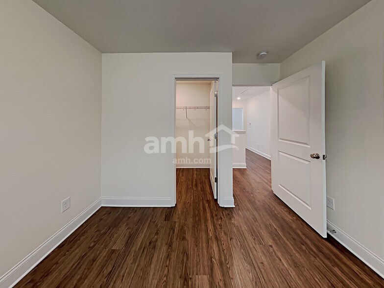 Building Photo - 82 Gregory Dr