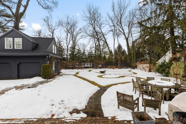 Building Photo - 13 Lockwood Ave