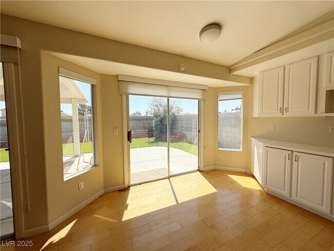 Building Photo - 3744 Crescent Canyon St