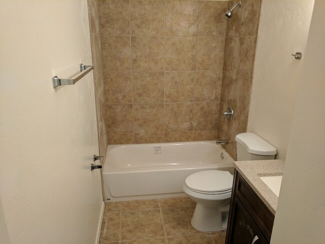 Building Photo - 2 Bedrooms and 2 Bath Rental
