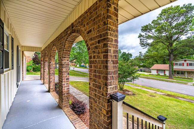 Building Photo - 10215 Melanie Dr SE